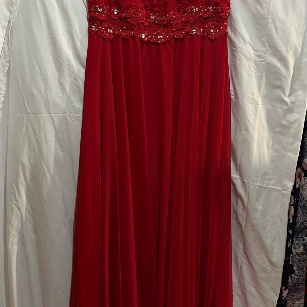 Elegant Red Lace Evening Gown